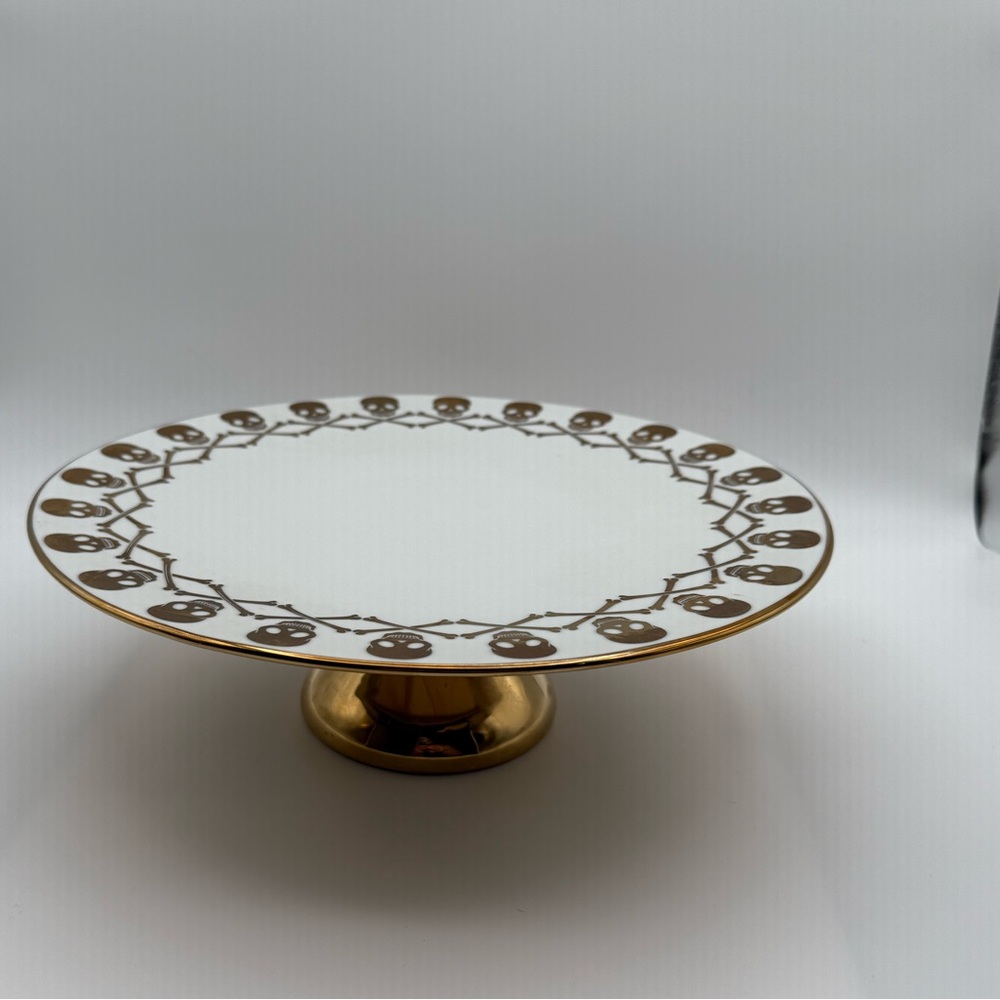 Ciroa Gold and White Skull Decorative Cake Stand